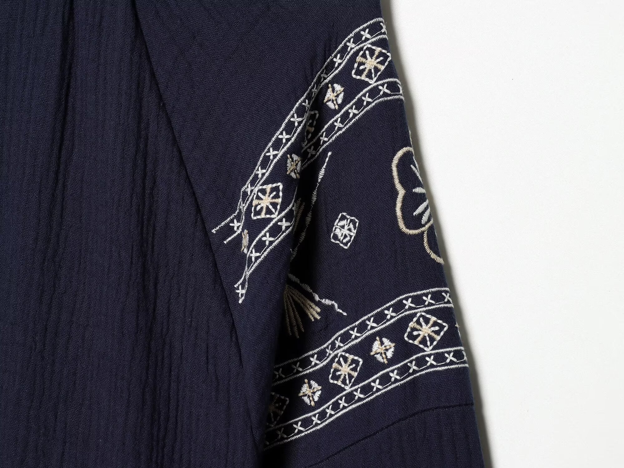 Women's embroidered decorative puffy shirt