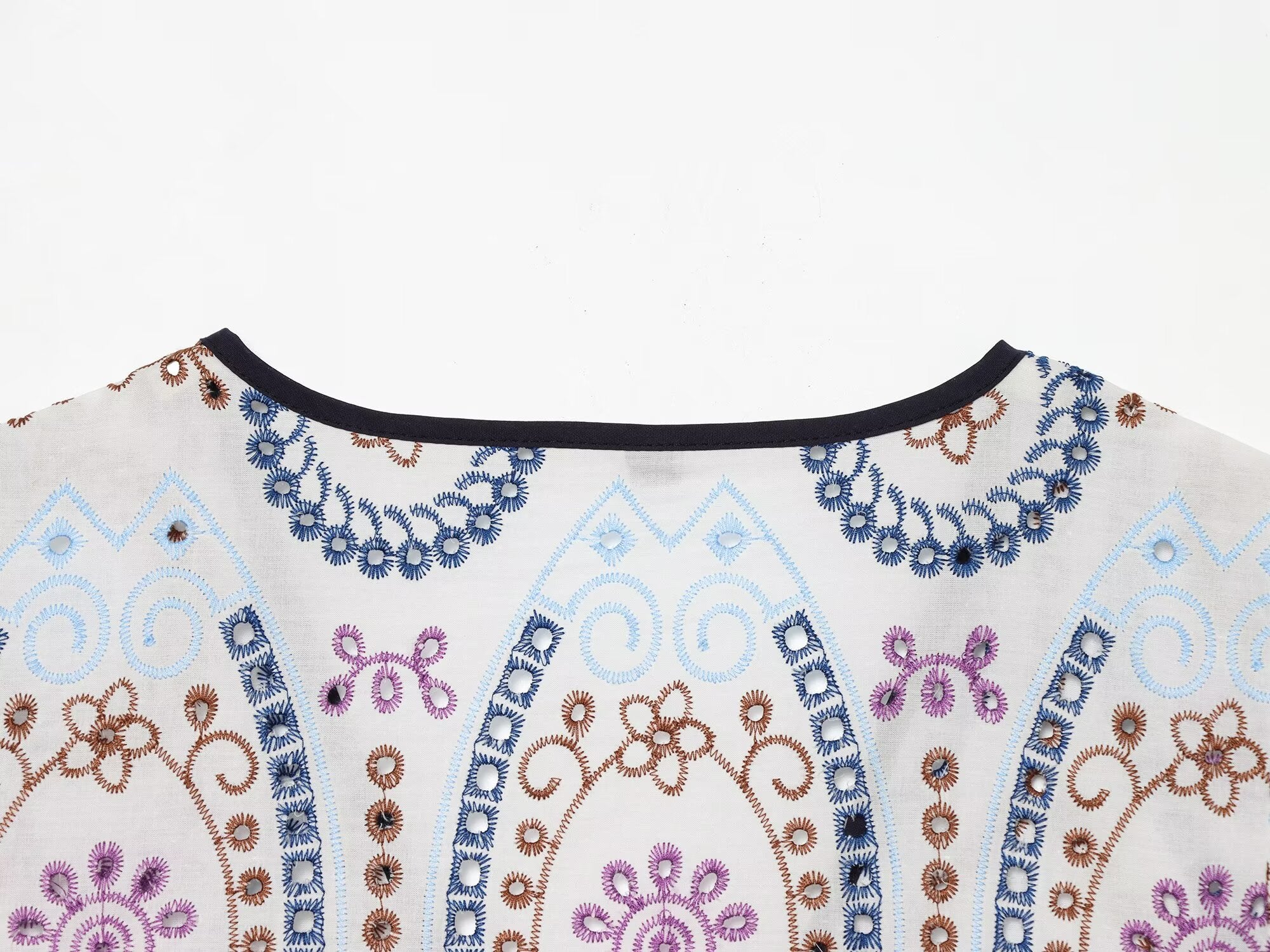 Women's hollowed out embroidered short top