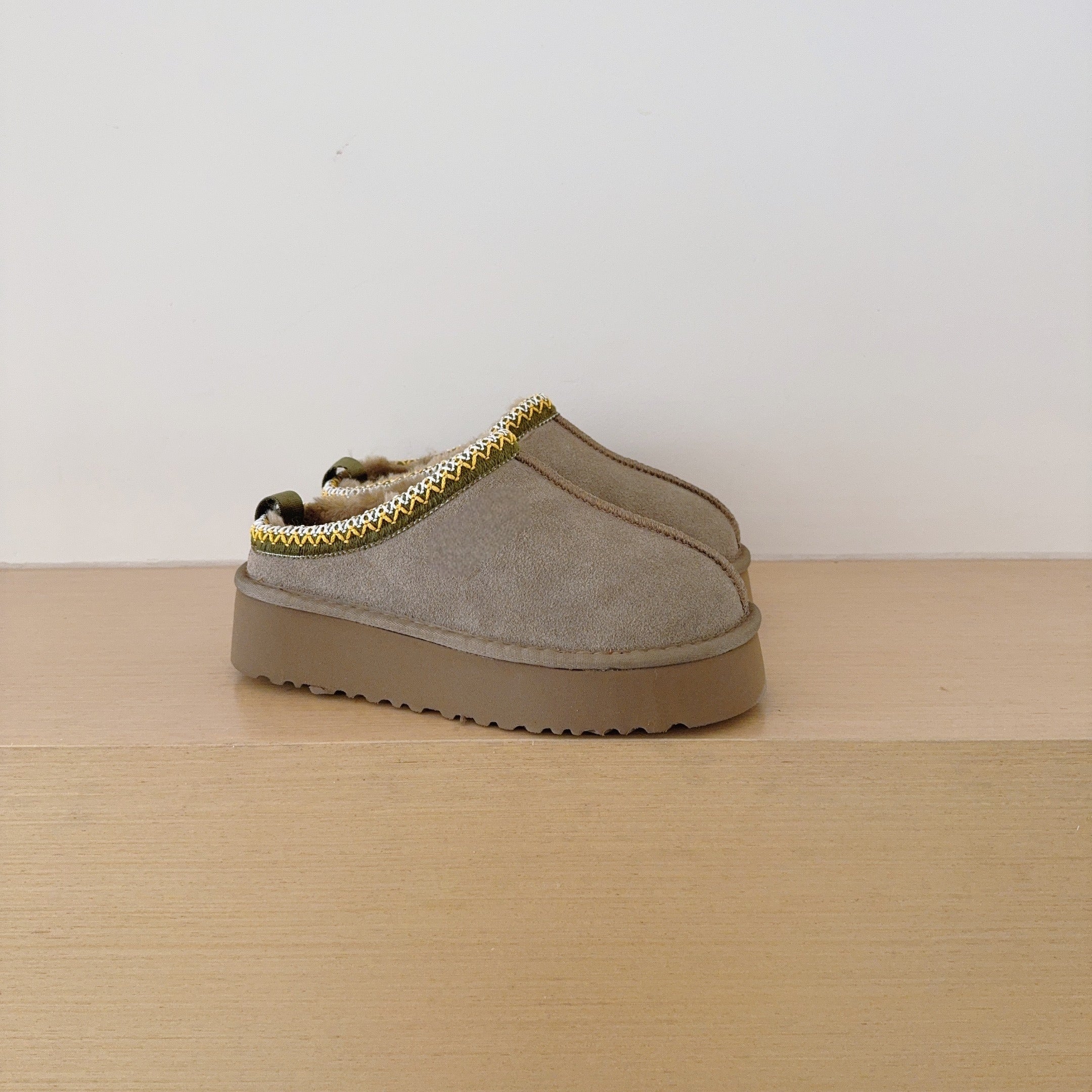 Women's embroidered thick-soled semi-mopped snow boots