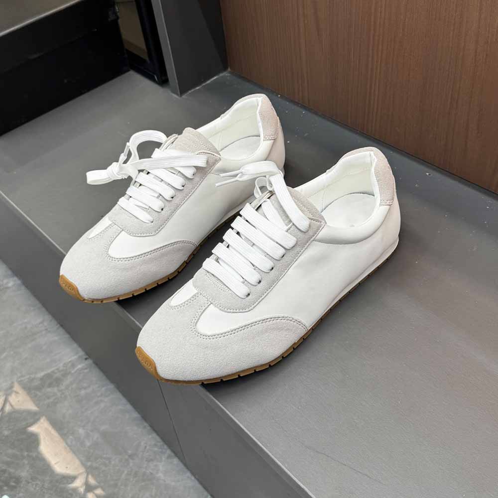 Women's new fashion non-slip lace-up casual shoes have a shoe box