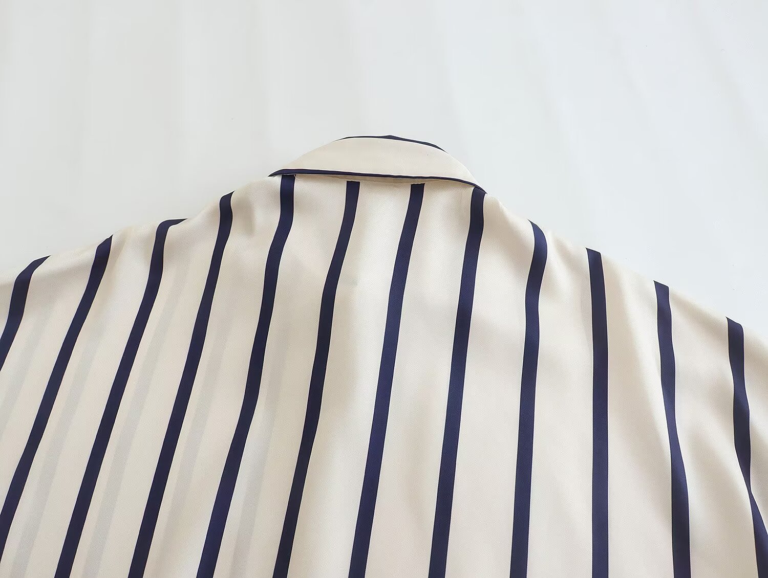 2026 Women's loose bubble sleeve printed shirt