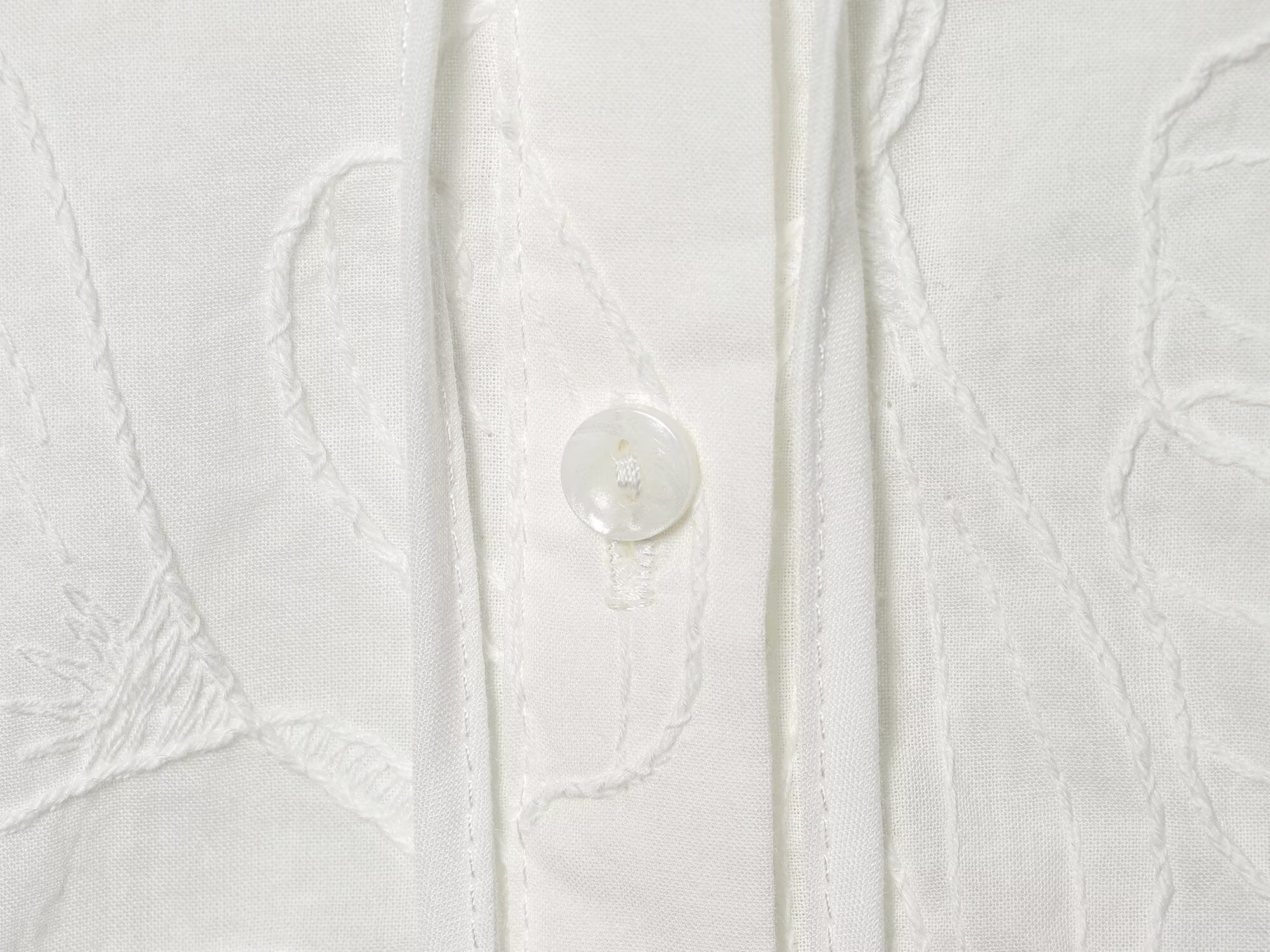 Women's new small round Neck embroidered shirt