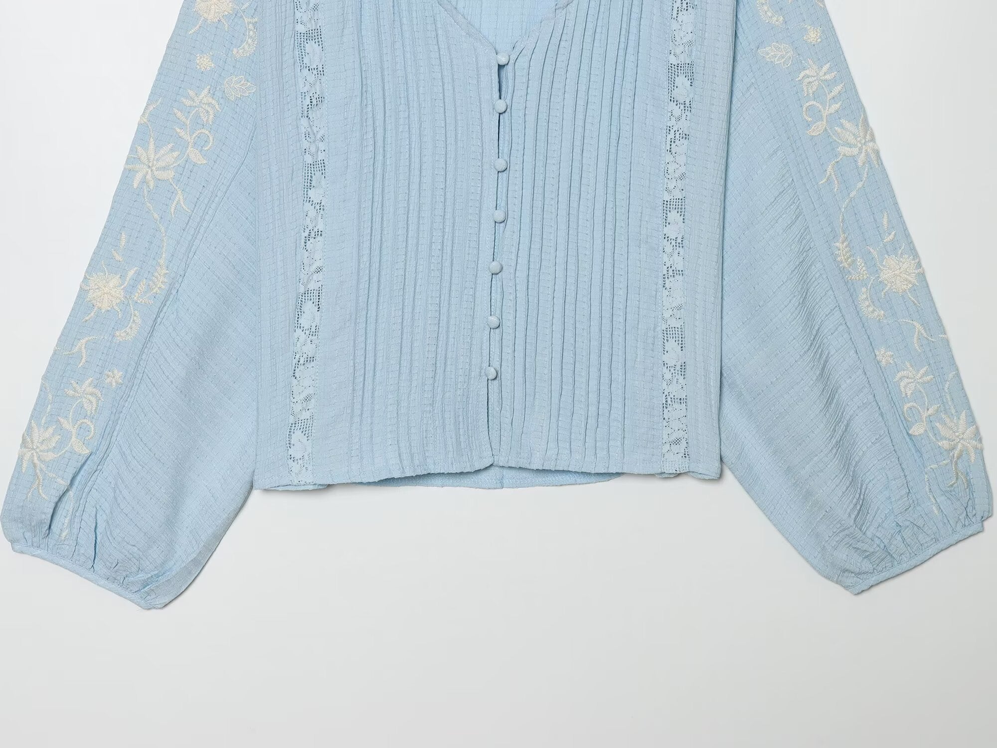 Women's contrasting embroidered V-neck shirt