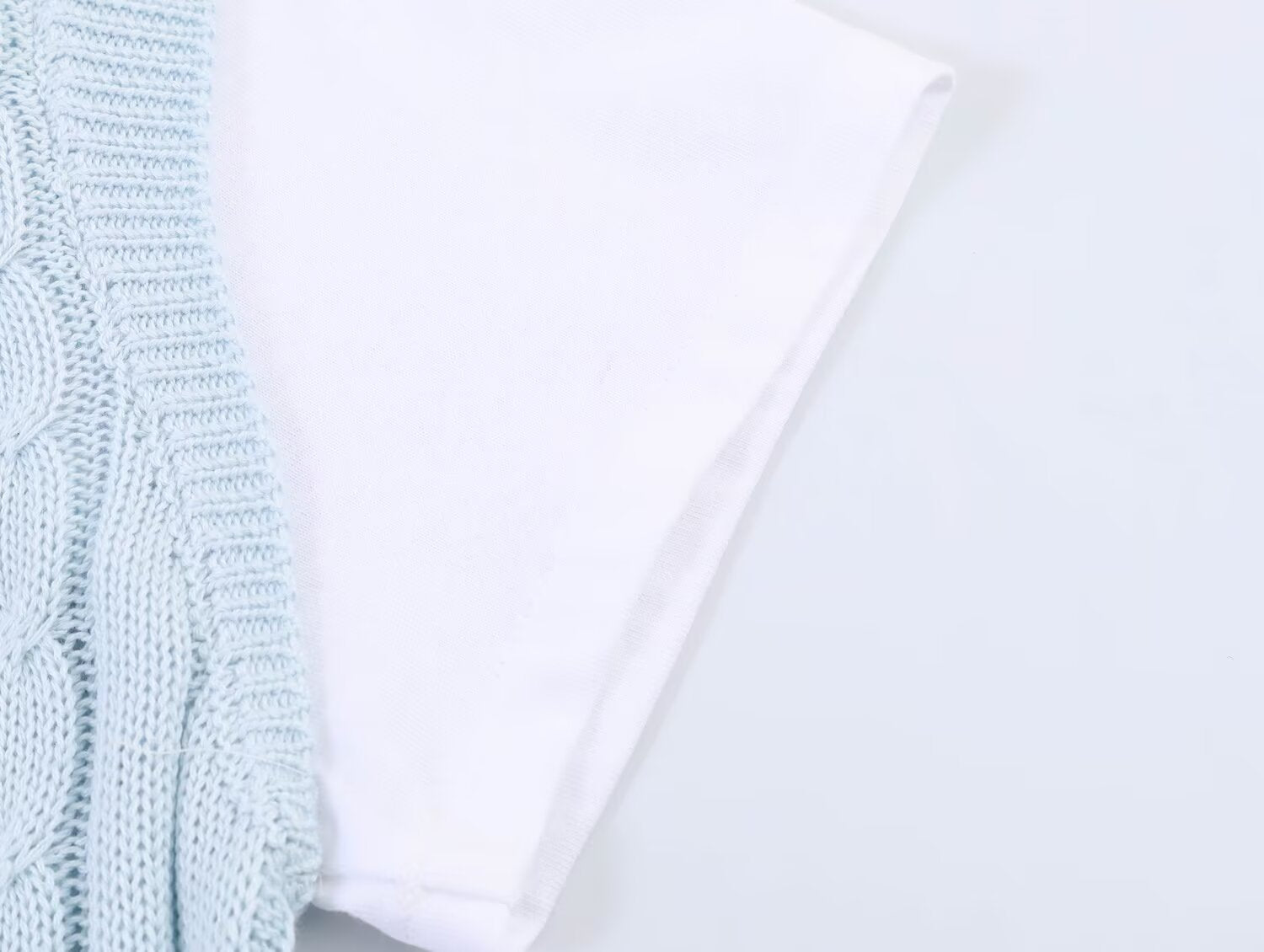 Women's contrasting fake two-piece knitted sweater